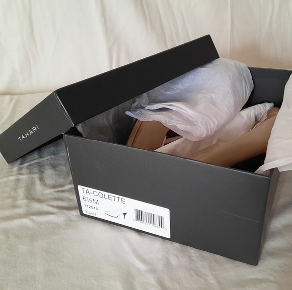 Tahari Colette Heels, Toast, 6.5 - Picture 5 of 5